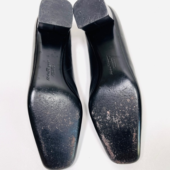 SALVATORE FERRAGAMO Italy block heal pumps - Picture 7 of 9